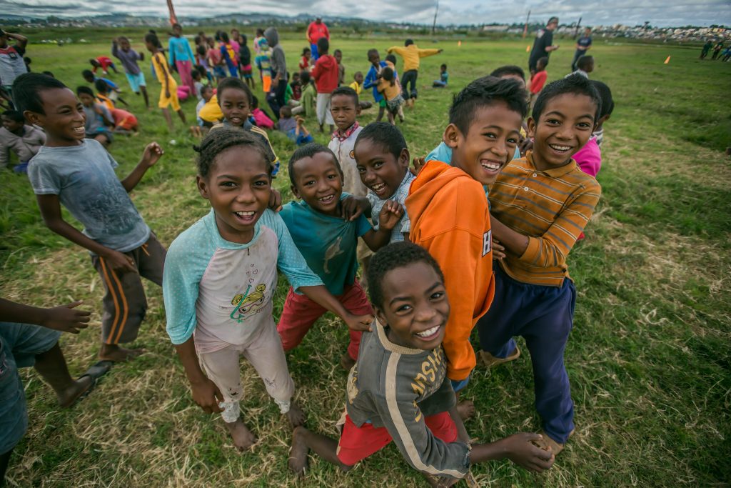 Madagascar
2017
L'Association Pachamama a créé une académie de rugby pour enseigner aux enfants les connaissances essentielles, l'agriculture, la conservation de l'environnement et la santé