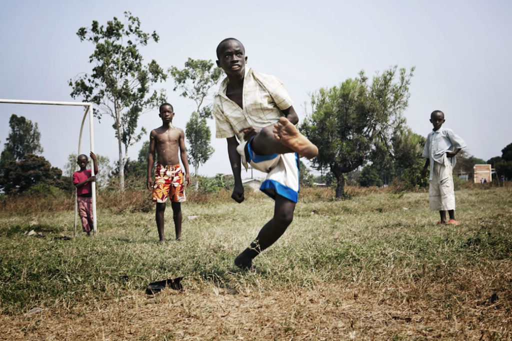 Burundi-Rwanda-RDC
Depuis 2007
Peace and Sport, avec l’implication des Comités Nationaux Olympiques, des fédérations sportives internationales, des autorités locales et des Champions de la Paix, participent à la création d’une Culture de Paix en implémentant sa Méthodologie dans des activités parascolaires et des centres pour jeunes.