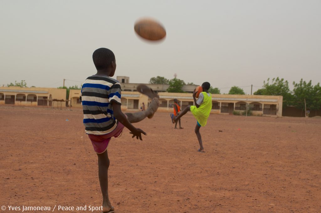 Mali
2014 à 2015
En coopération avec le Comité National Olympique du Mali, Peace and Sport fournit des conseils techniques et des équipements sportifs aux centres sportifs